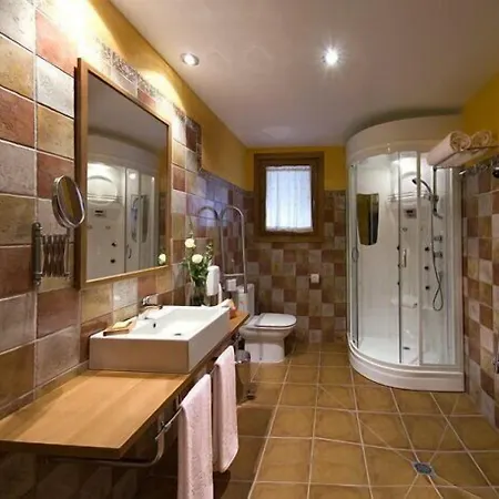 H Con Encanto Hotell Binéfar