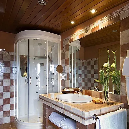 H Con Encanto 3*